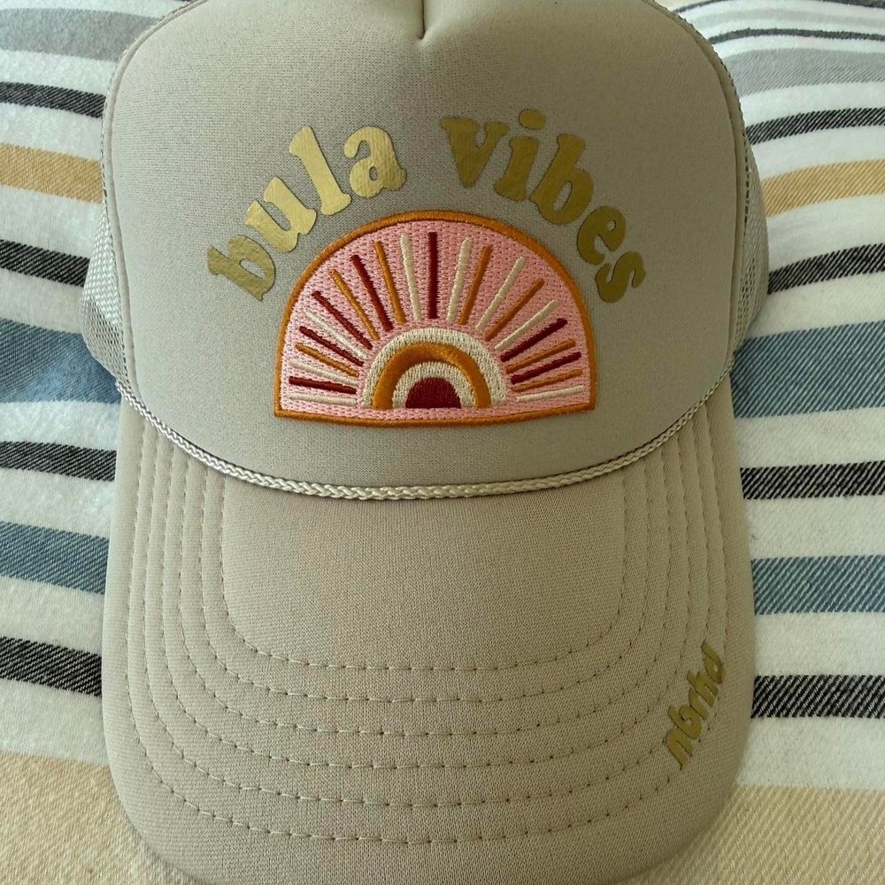 NWT -Tavarua Snapback Trucker Hat